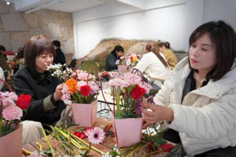 春风十里不如你 盐保巾帼绽芳华丨公司开展庆“三八”节主题活动 发布时间：2025-03-07 08:50:00
