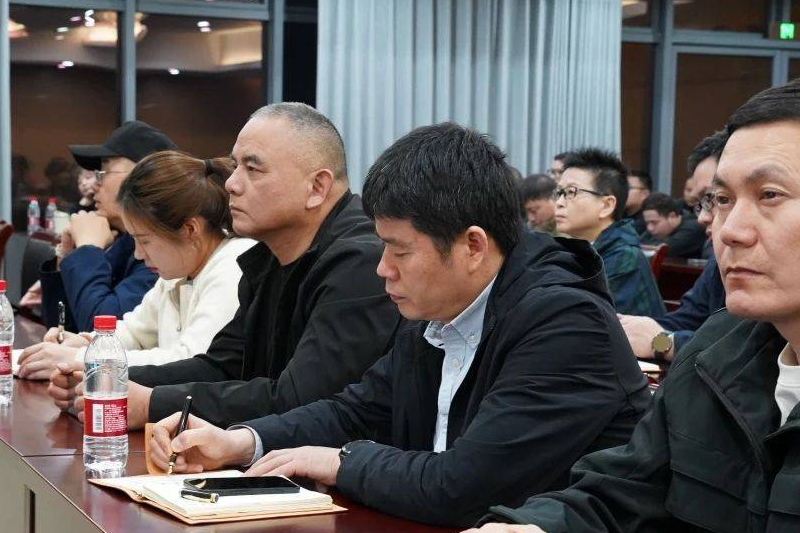 AI办公新技能get! 让工作更聪明丨公司举办Deepseek学习应用培训 发布时间：2025-03-30 08:50:00