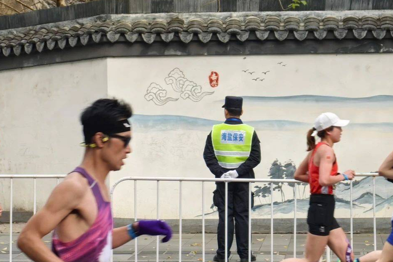 【盐保力量】守护每一个精彩时刻！公司圆满完成亚洲马拉松安保任务 发布时间：2025-03-31 08:50:00